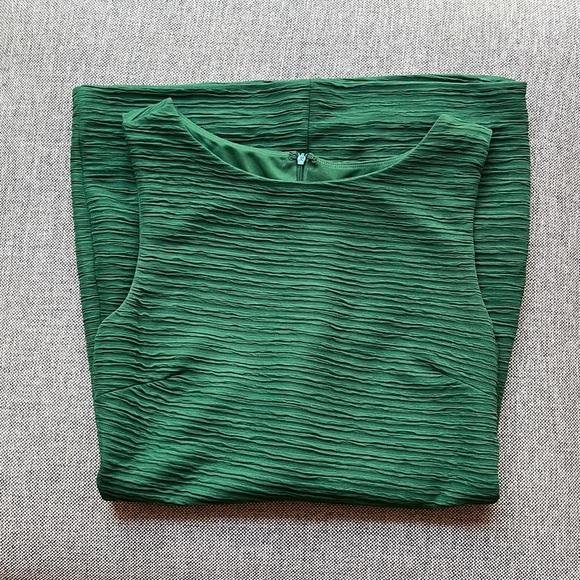 Y2K Vintage Forest Green Ruched Dress, Circa 2008 - Picture 17 of 17